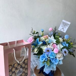 Bloom box artificial flowers+ coklat ferrero Rocher 24pcs