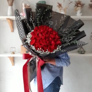 Enjoy the beauty of every petals in this red roses bouquet.