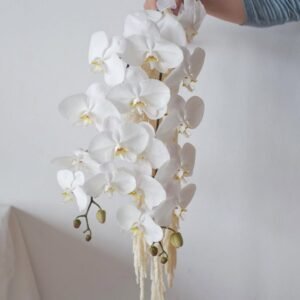 the cascading bouquet