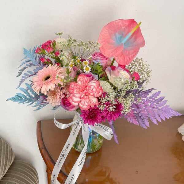 Vas fresh flower arrangement🌸